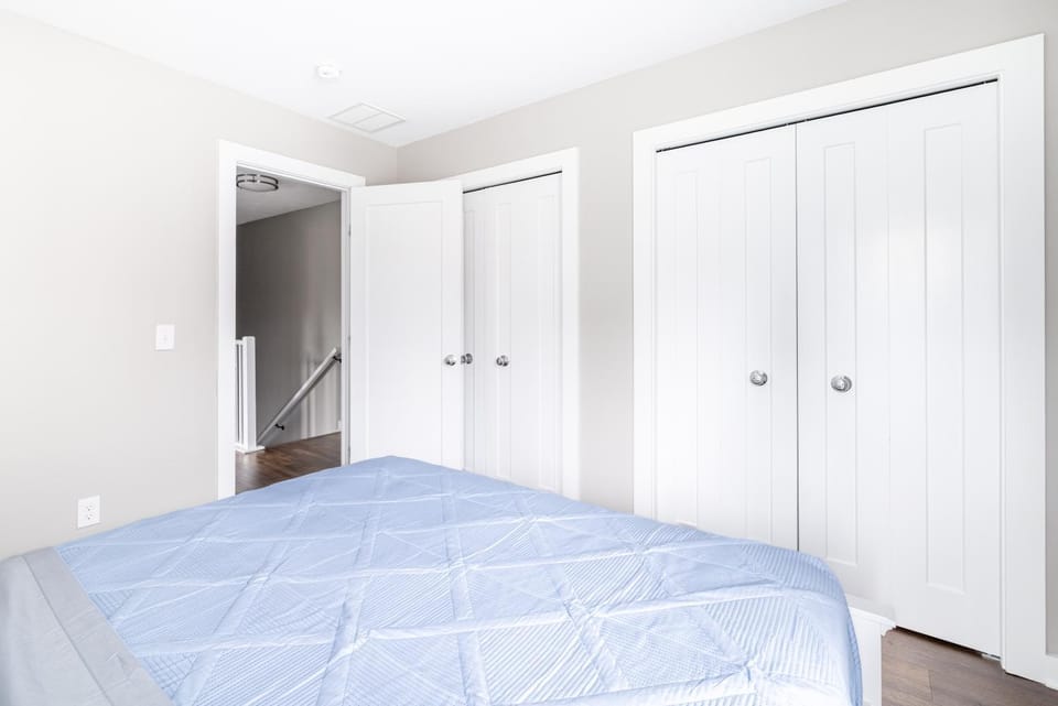 Bed, Photo of the whole room, Bedroom, wardrobe