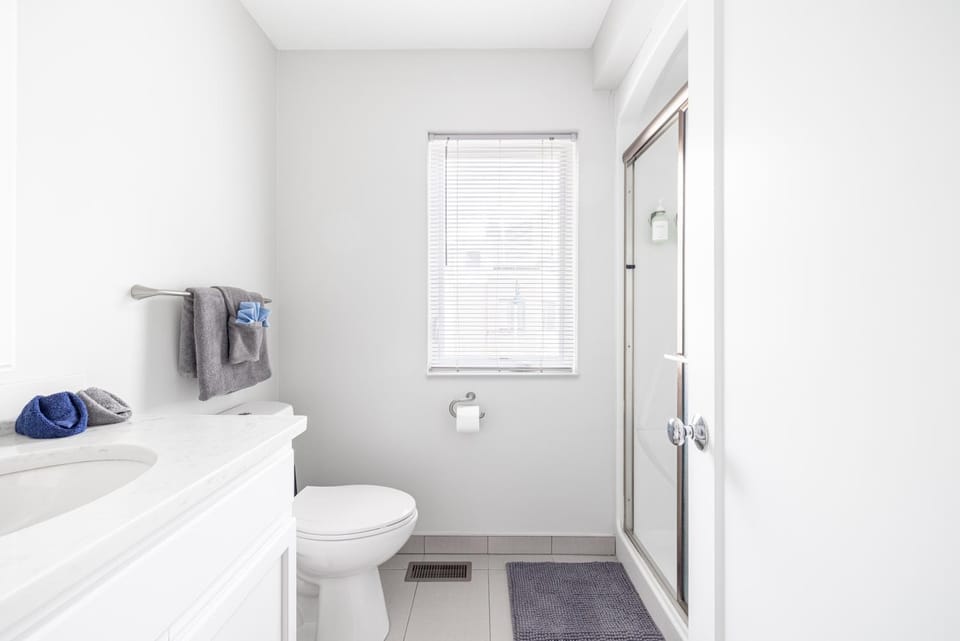 Toilet, Bathroom, towels