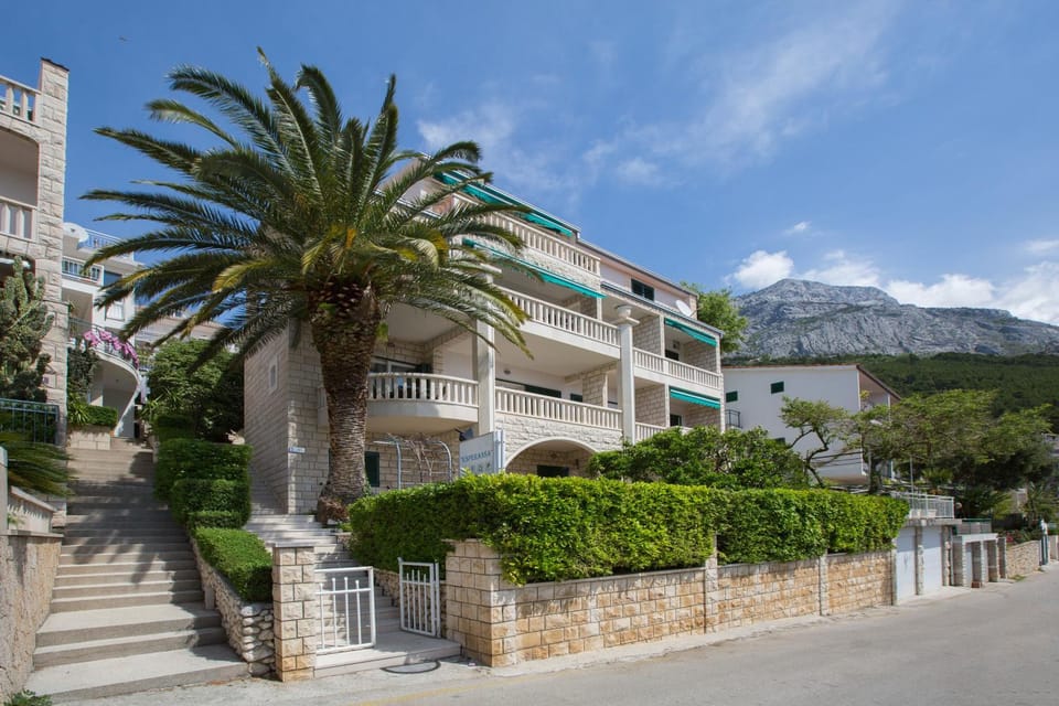 Facade/entrance, Neighbourhood, Balcony/Terrace, Sea view, Swimming pool