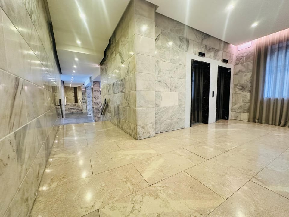 Facade/entrance, elevator