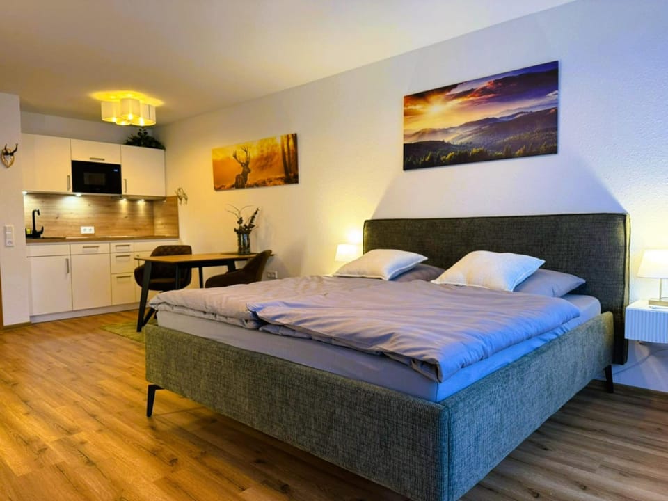 Bed, Photo of the whole room, Dining area, Bedroom, kitchen