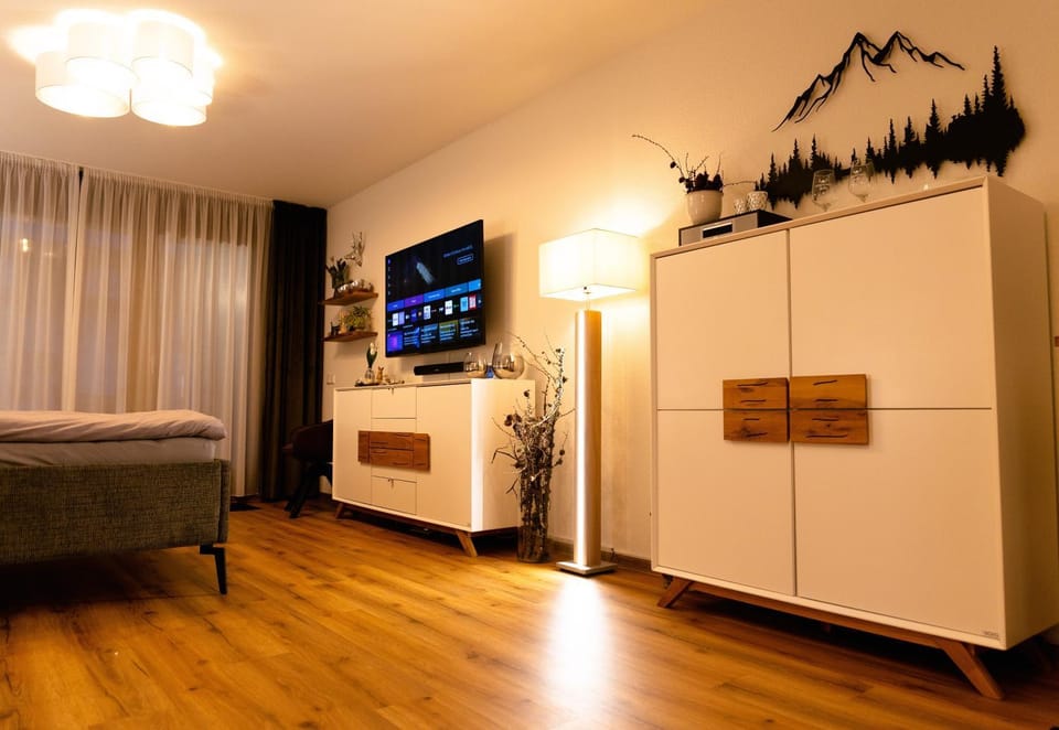 Bed, TV and multimedia, Living room