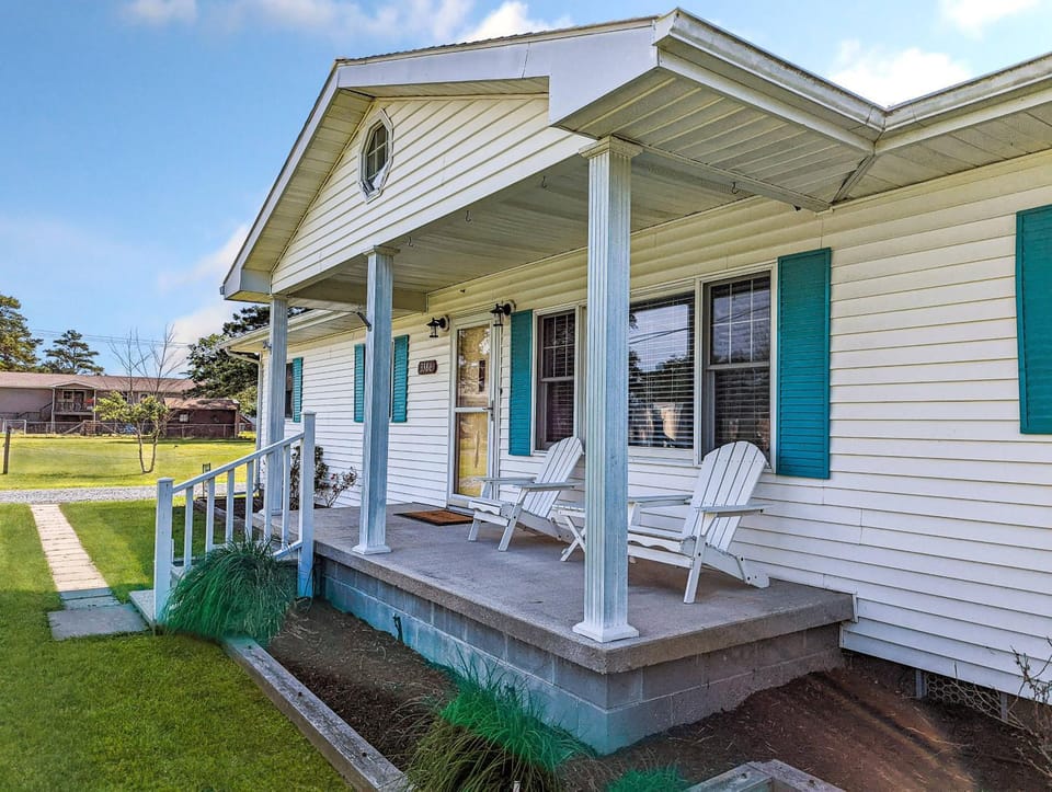 Mermaid Crossing - Pet friendly, waterfront with dock! House in Chincoteague Island