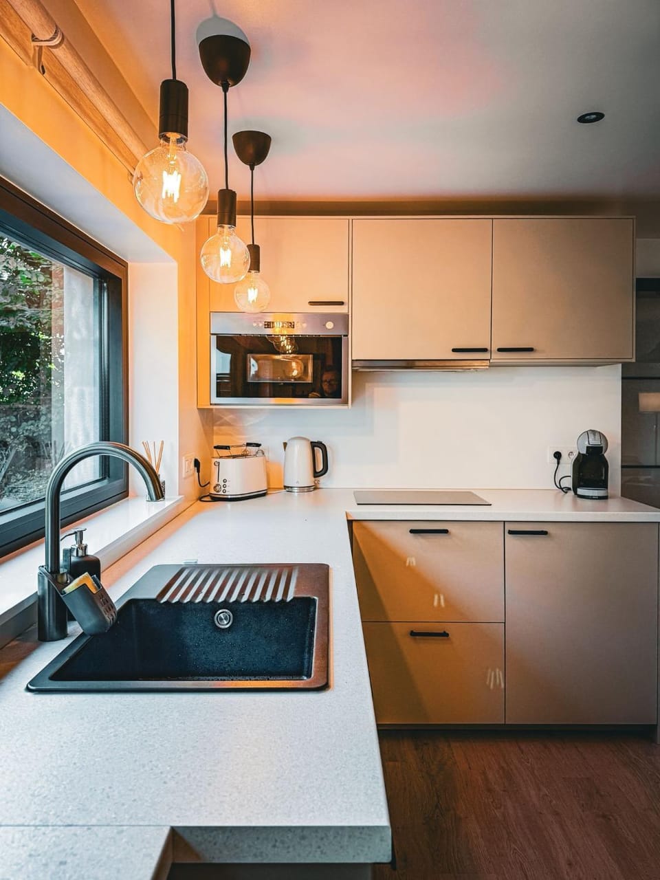 Coffee/tea facilities, Kitchen or kitchenette, dishwasher, toaster