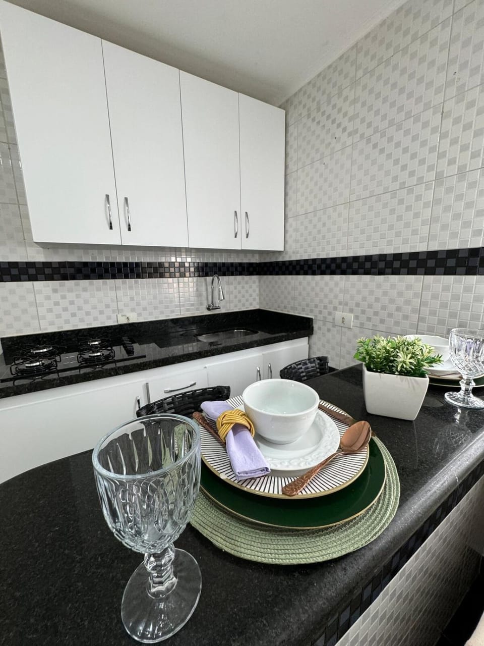 Coffee/tea facilities, Kitchen or kitchenette, stove