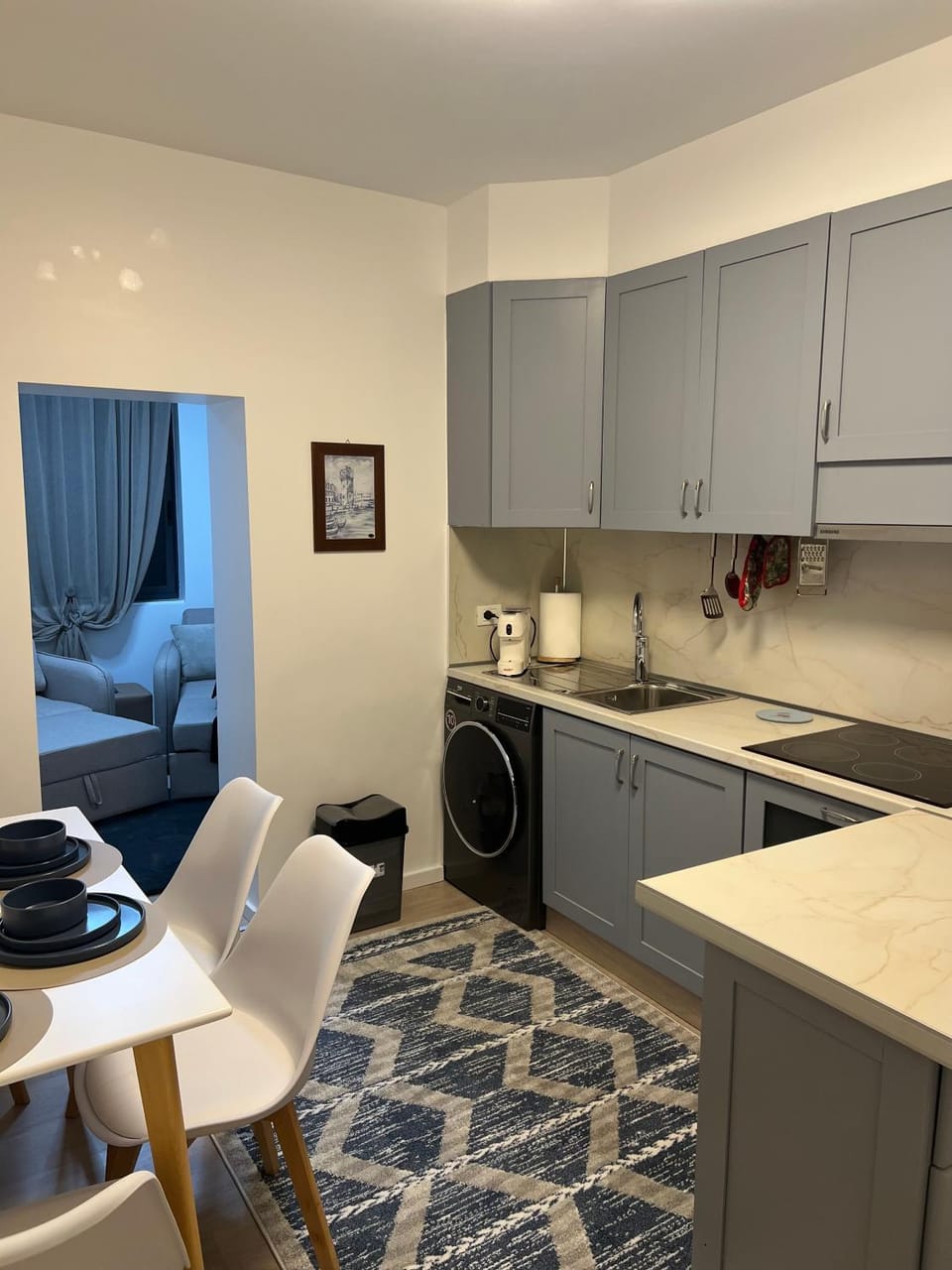 Kitchen or kitchenette, Dining area, stove, washing machine