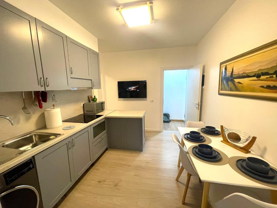 TV and multimedia, Kitchen or kitchenette, Dining area, pet friendly, stove