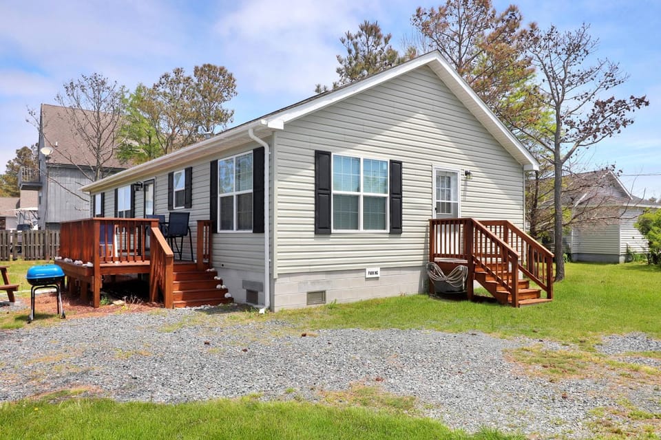 My Island Escape - North Main & private dock! House in Chincoteague Island