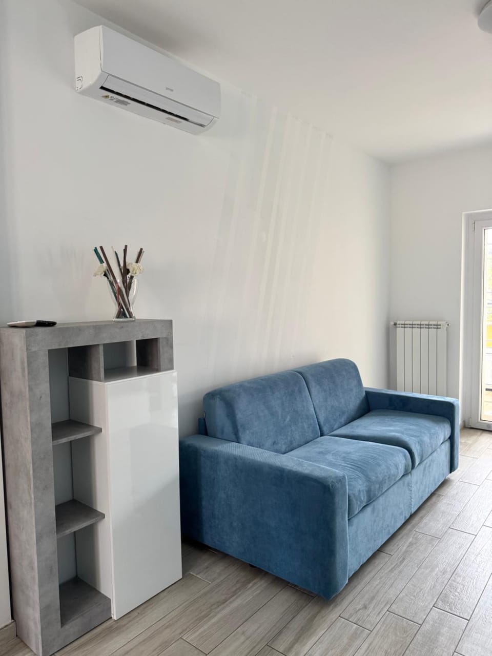 Living room, Seating area, air conditioner
