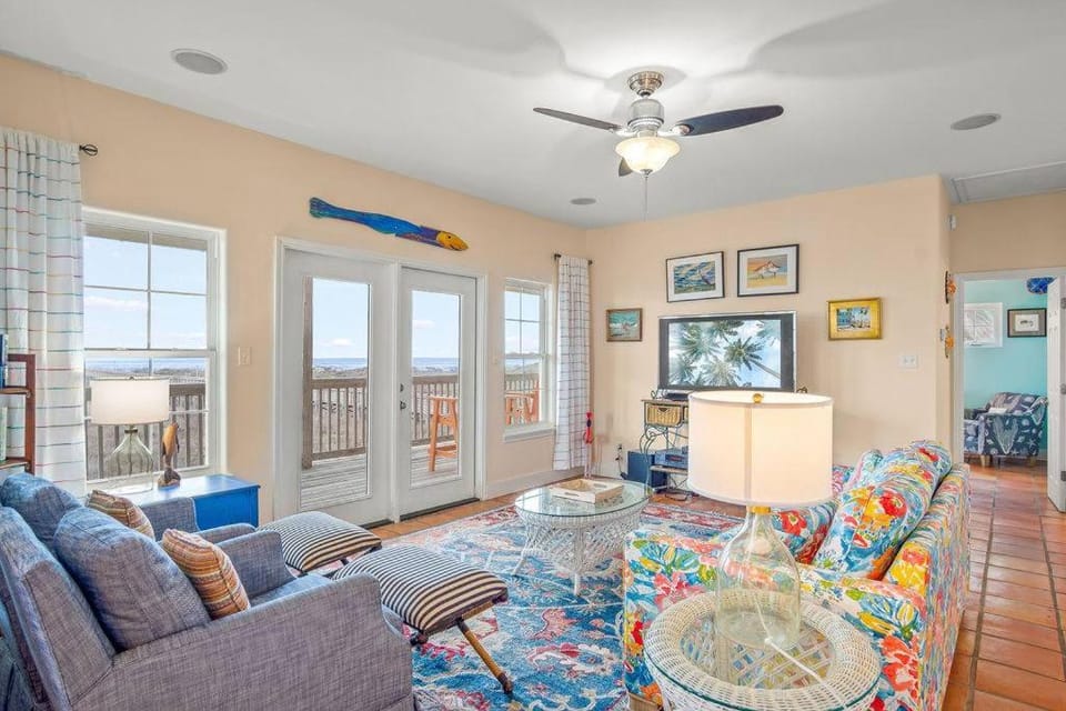 Royal Dunes-Waterfront Walk to Beach Shared Pool House in Port Aransas