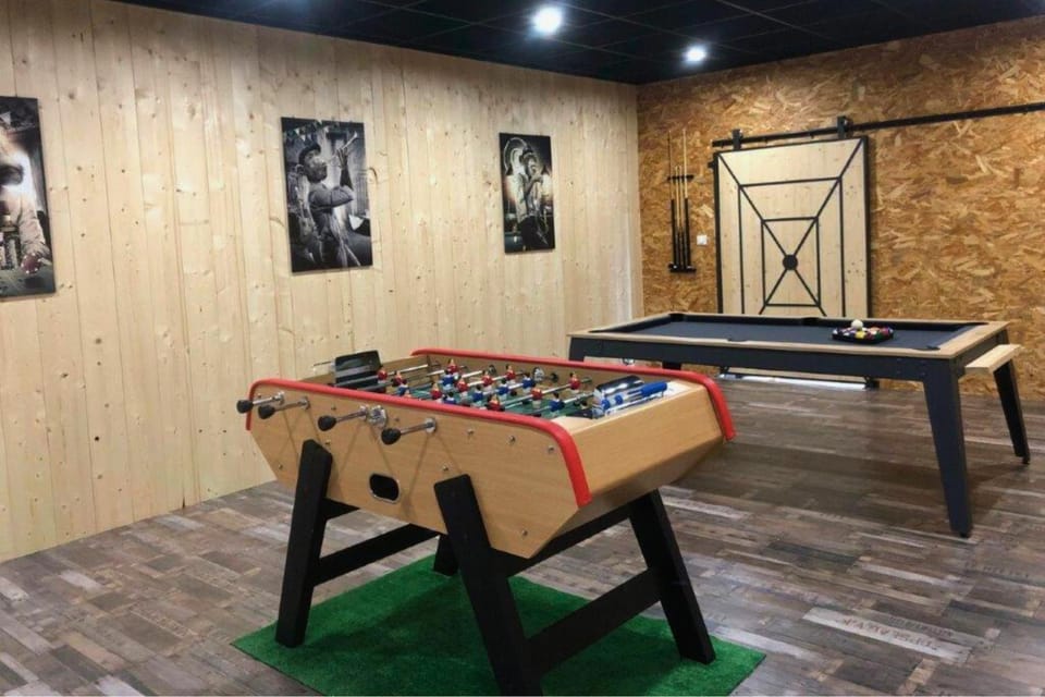 Billiard, Game Room