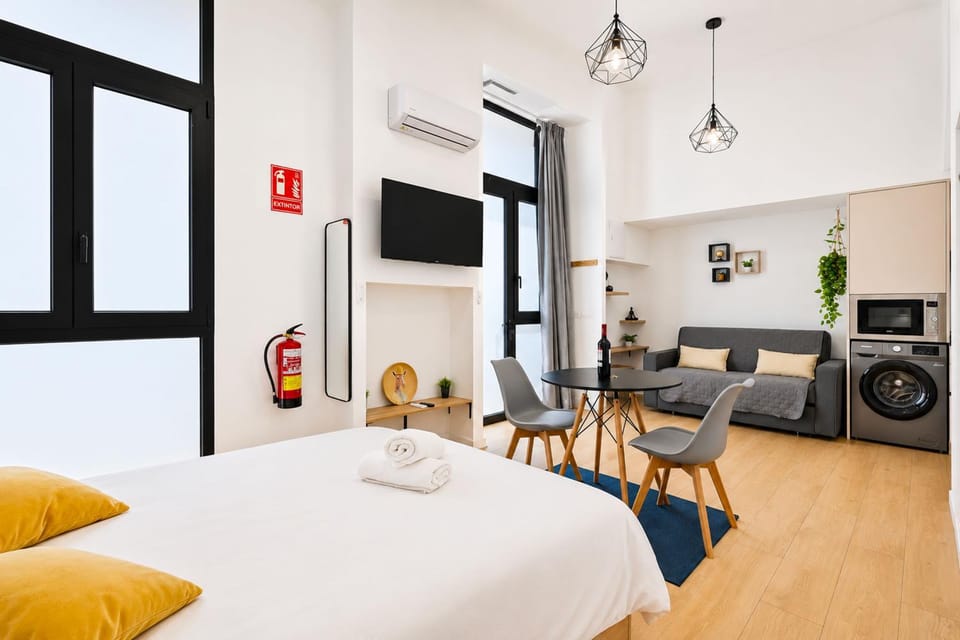 Bed, TV and multimedia, Bedroom, wardrobe, washing machine