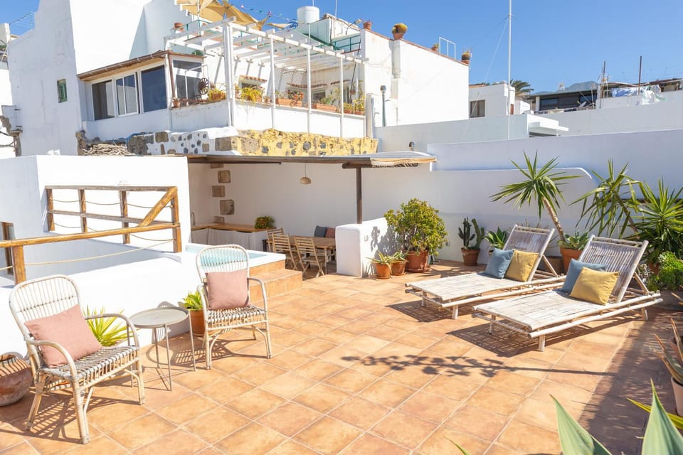 Property building, View (from property/room), Balcony/Terrace, Seating area, Swimming pool, sunbed