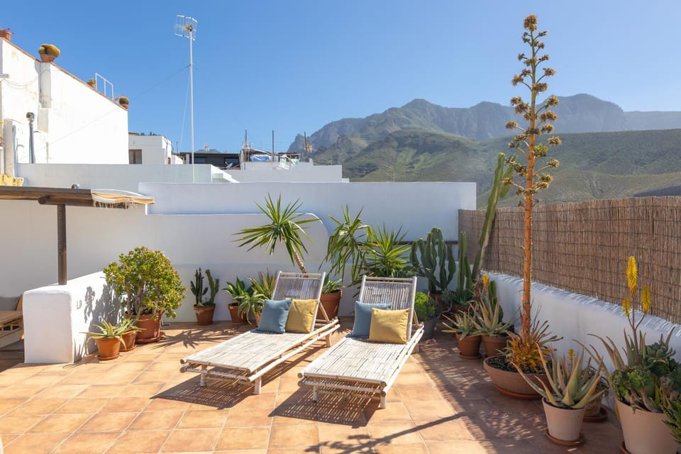 Property building, Patio, Natural landscape, View (from property/room), Balcony/Terrace, Mountain view, sunbed