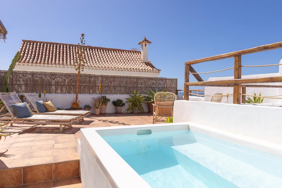 Patio, Balcony/Terrace, Pool view, Swimming pool, Swimming pool, sunbed