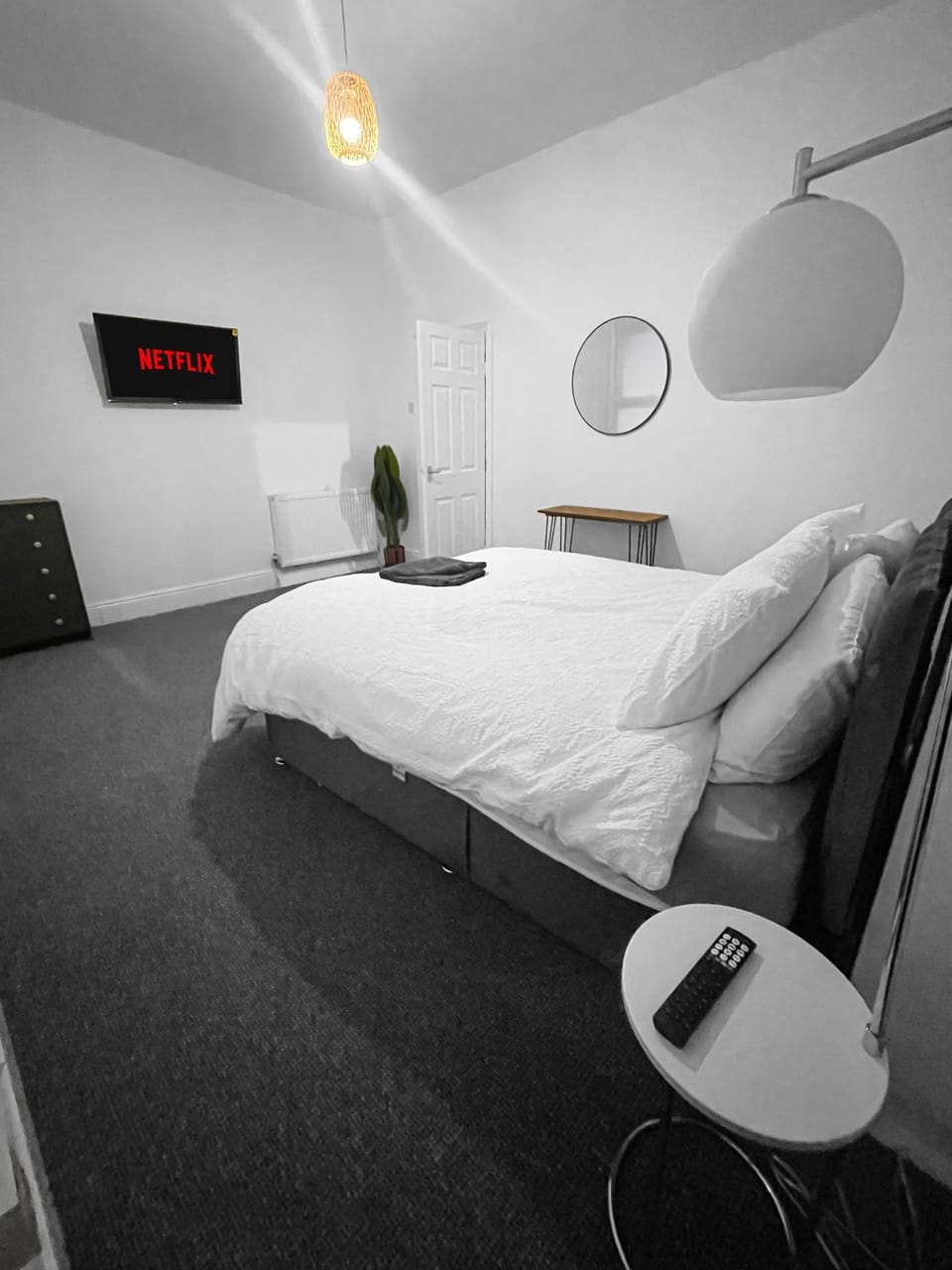 Bed, TV and multimedia, Bedroom