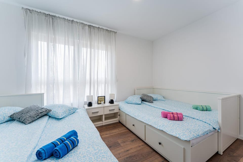 Bed, Photo of the whole room, Bedroom, Family, heating, towels