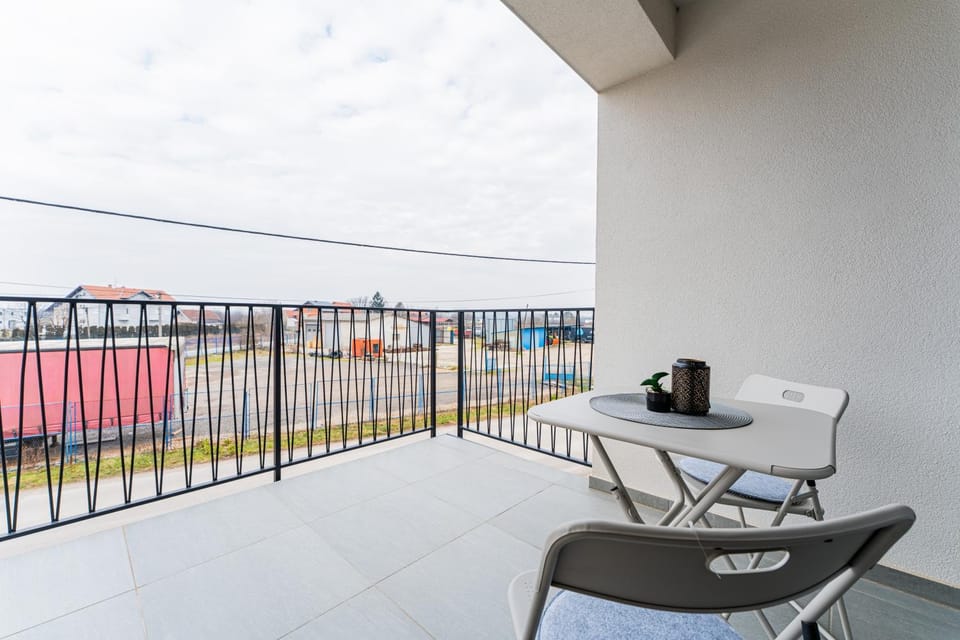 Day, View (from property/room), Balcony/Terrace, Balcony/Terrace, Seating area, Location