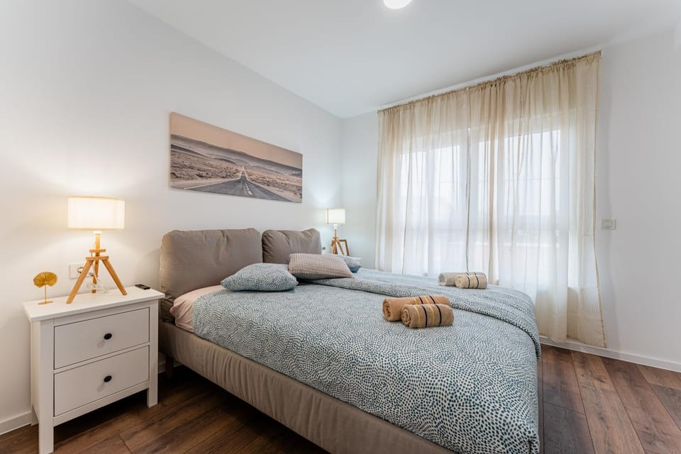 Bed, Photo of the whole room, Bedroom, Family, heating, towels