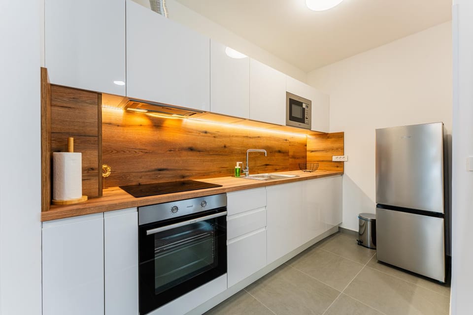 Kitchen or kitchenette, Family, dishwasher, internet, microwave, oven, stove, kitchen