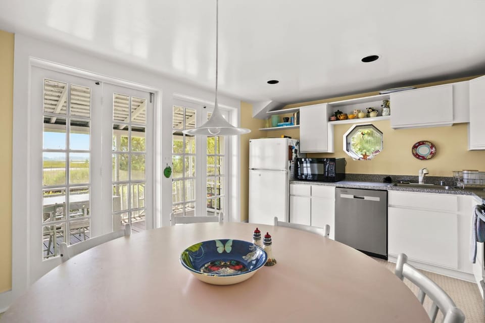 Oyster Catcher - Pet friendly & deep water access! House in Chincoteague Island