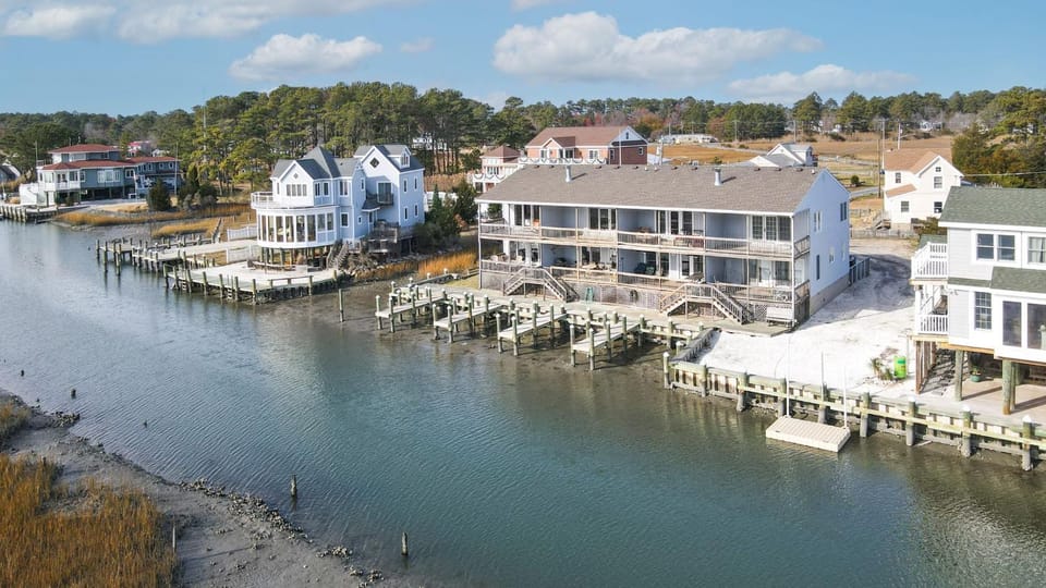 Piney Island Paradise - Waterfront with pier & patio! House in Chincoteague Island