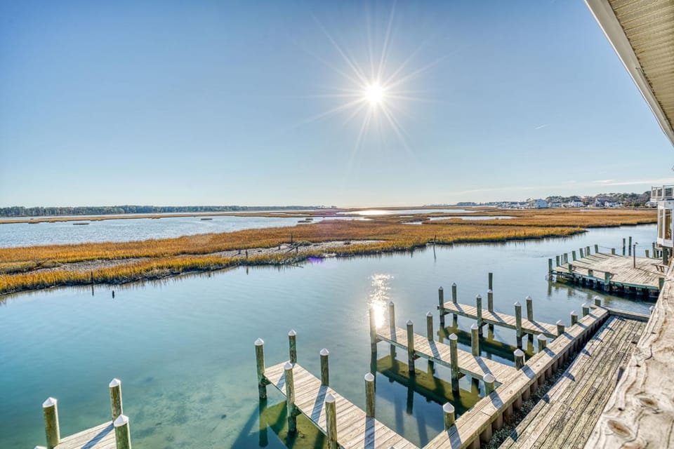 Piney Island Paradise - Waterfront with pier & patio! House in Chincoteague Island