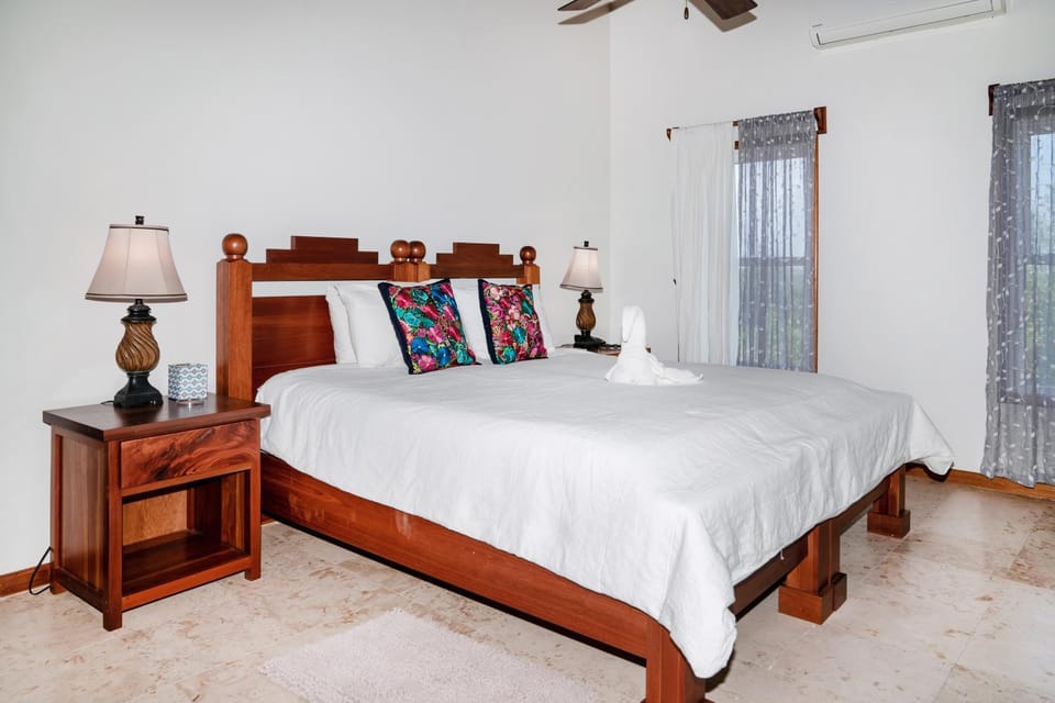 Residences at Barrier Reef 4C Oceanview 2 Bedroom by Stay Floreo House in Corozal District