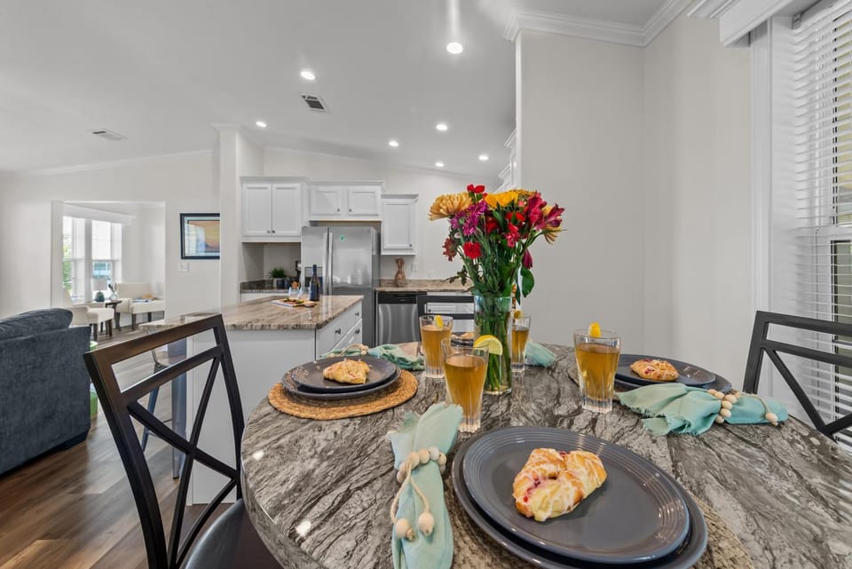 Sunny Retreat-Near Beach-Pickleball-Heated Pool! House in Lee County