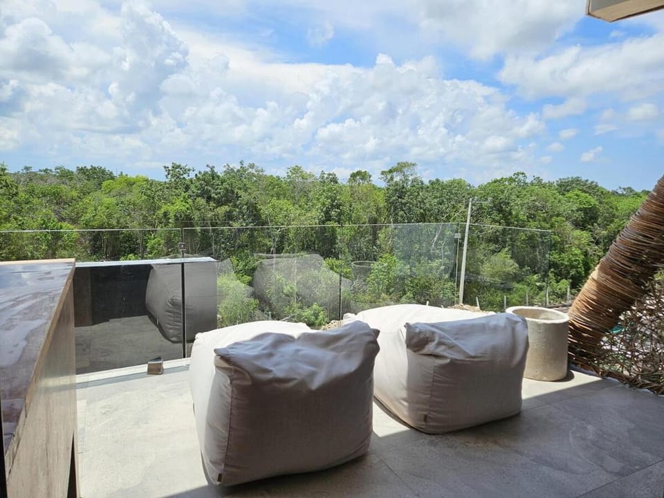 PH studio Balcony with Jacuzzi, Gym & Pool Apartment in State of Quintana Roo