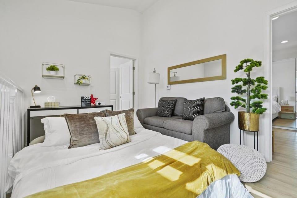 Seating area, Bedroom