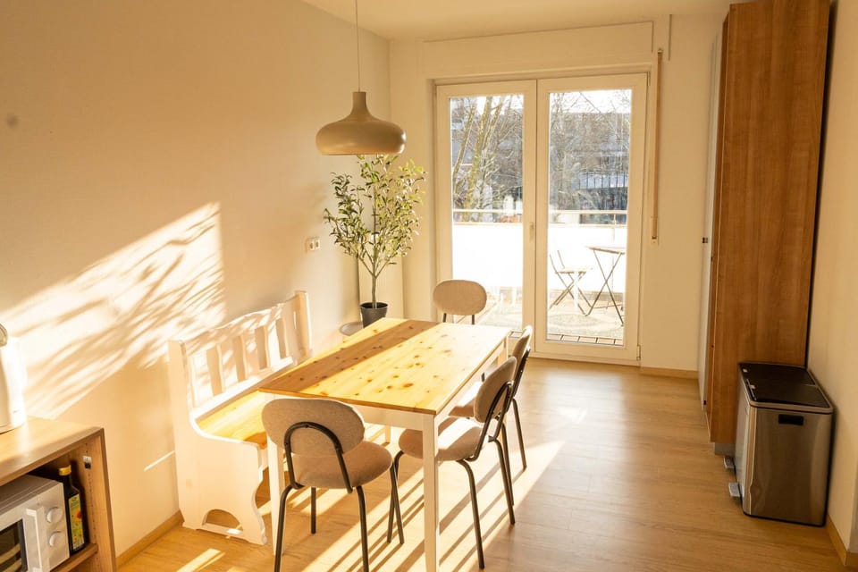 Kitchen or kitchenette, Seating area, Dining area, Communal kitchen, kitchen