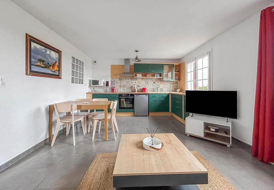 Living room, oven, stove