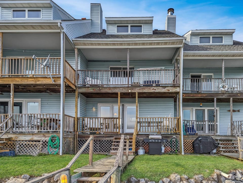 Pony View - Pet friendly, waterfront with boat slip! House in Chincoteague Island