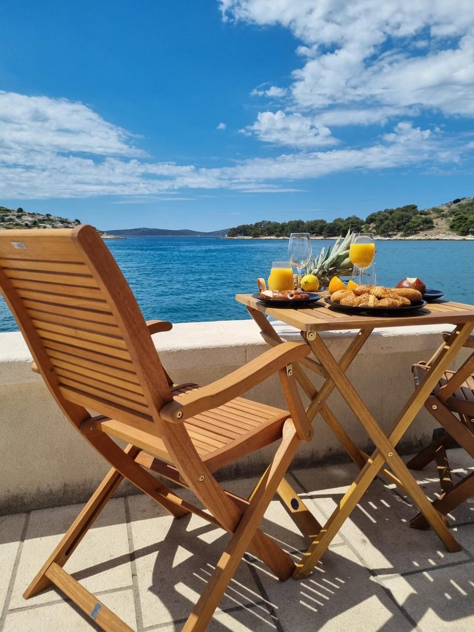 Day, View (from property/room), Balcony/Terrace, Seating area, Dining area, Beach, Sea view