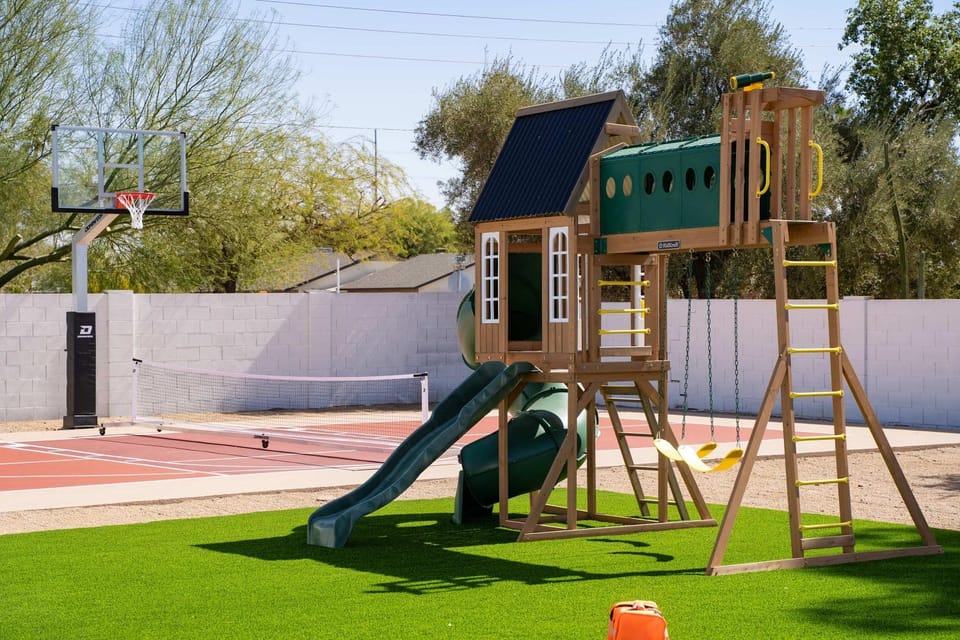 Sleeps 18 Private Pool & Hot Tub Playground House in Phoenix