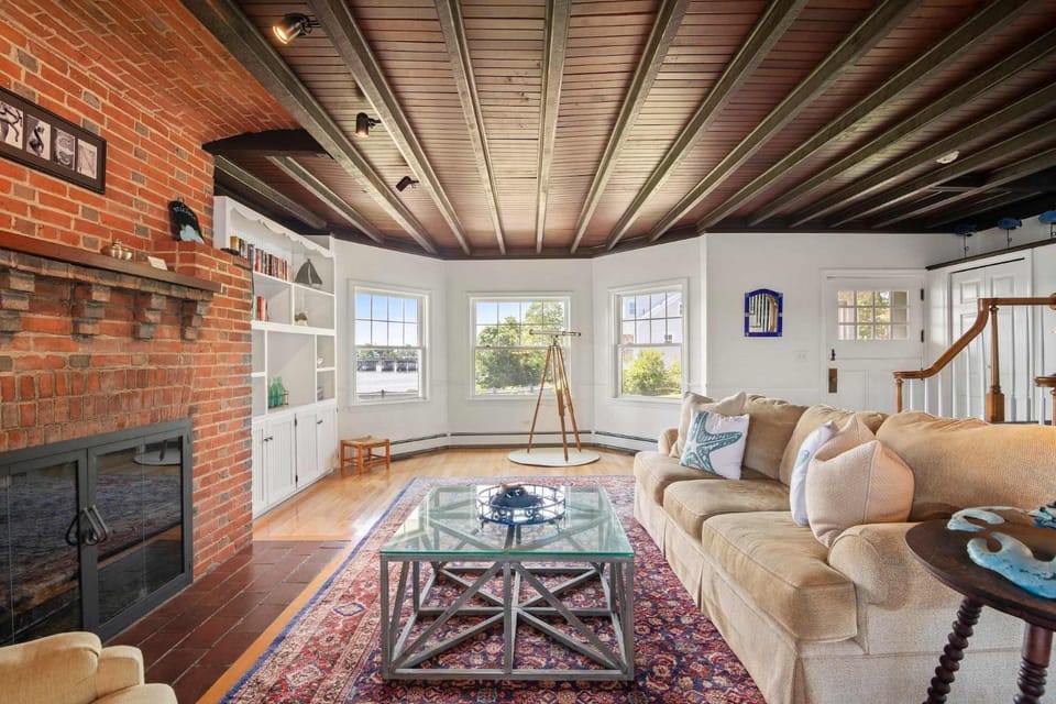 Stunning Waterfront Home w Private Dock House in West Dennis