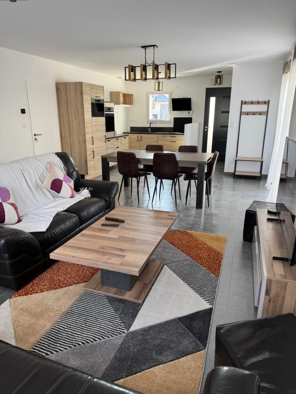 Seating area, Dining area