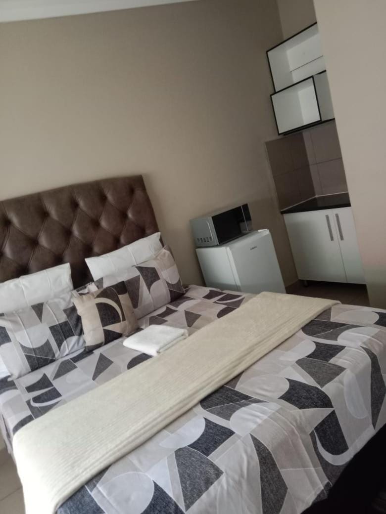 Rasesa Guesthouse Bed and Breakfast in Gauteng