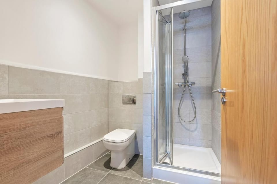 Shower, Toilet