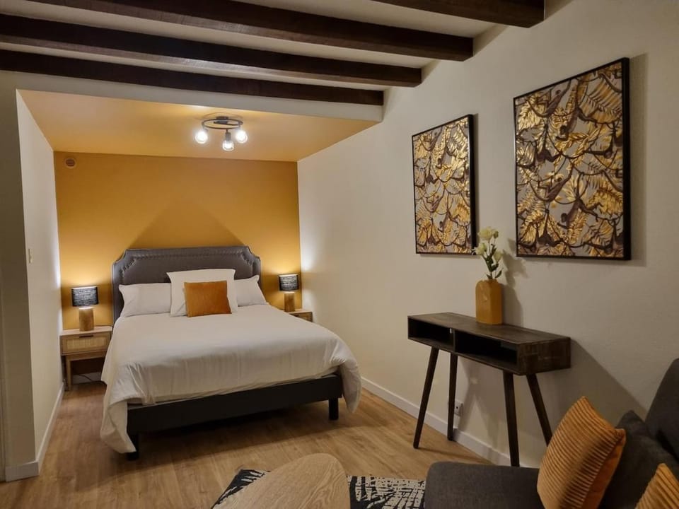 Au Mont De La Quintine # Piscine & Jacuzzi # House in Brittany