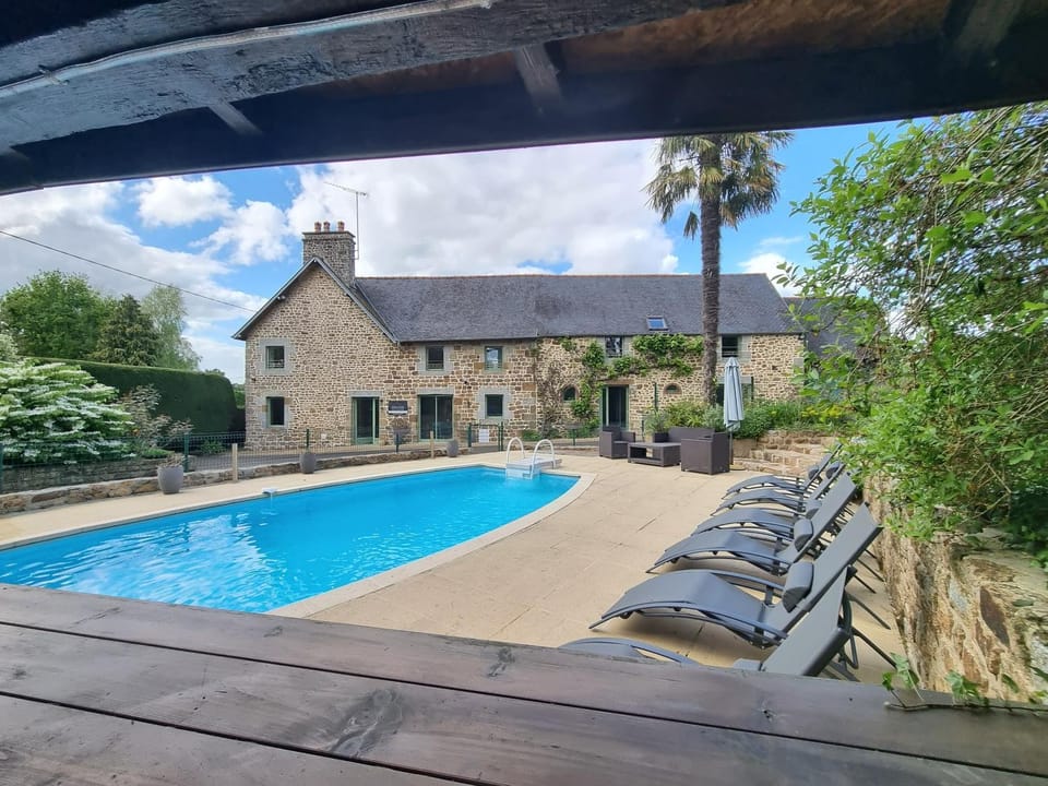 Au Mont De La Quintine # Piscine & Jacuzzi # House in Brittany