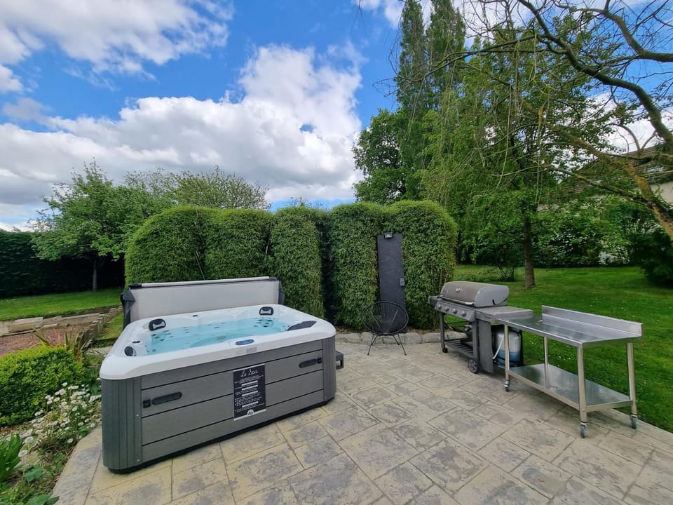 Au Mont De La Quintine # Piscine & Jacuzzi # House in Brittany