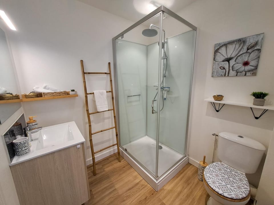 Shower, Toilet, Bathroom