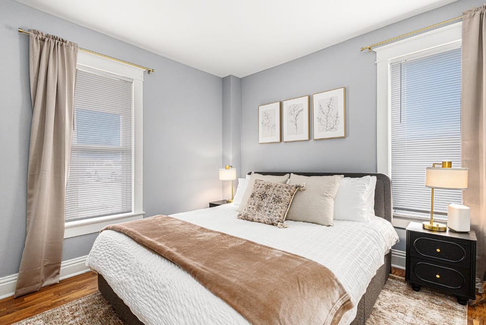 Remodeled Mins to Beach & Downtown Downstairs Apartment in Michigan City