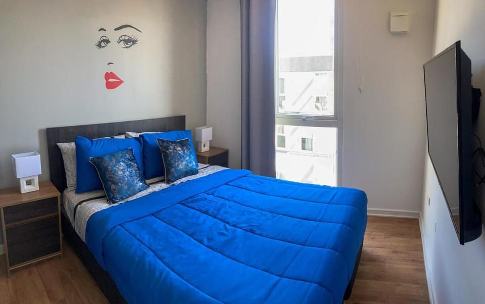 Bed, TV and multimedia, Bedroom