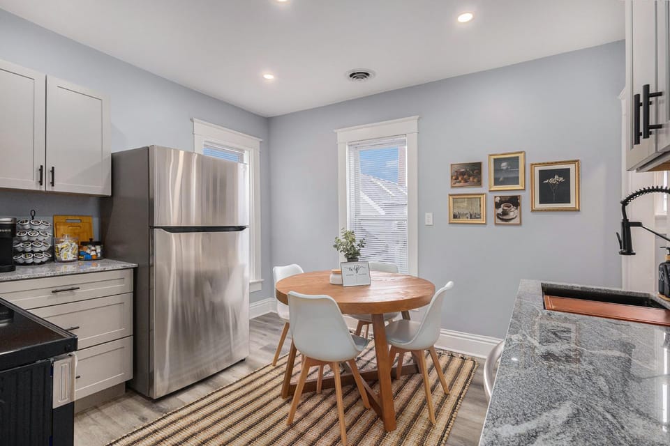 Remodeled Washer Dryer Mins to Beach & Downtown Apartment in Michigan City