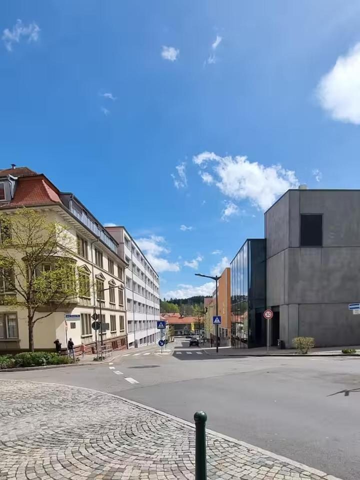 Property building, Neighbourhood, Location