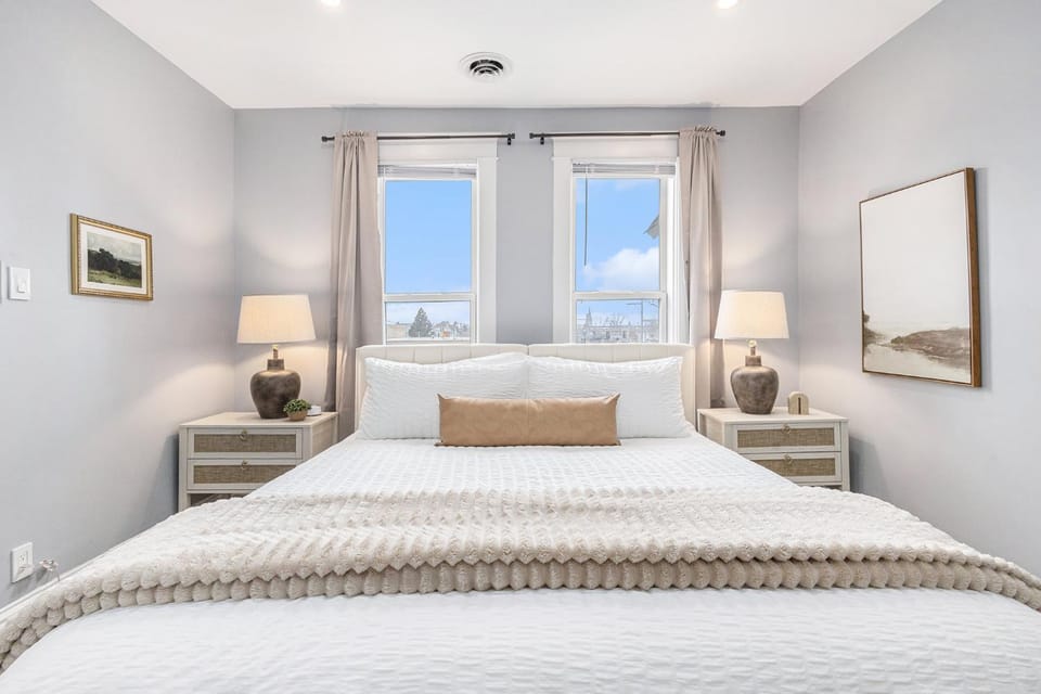 Studio Updated 1 Block to Downtown & Mins to Beach Apartment in Michigan City