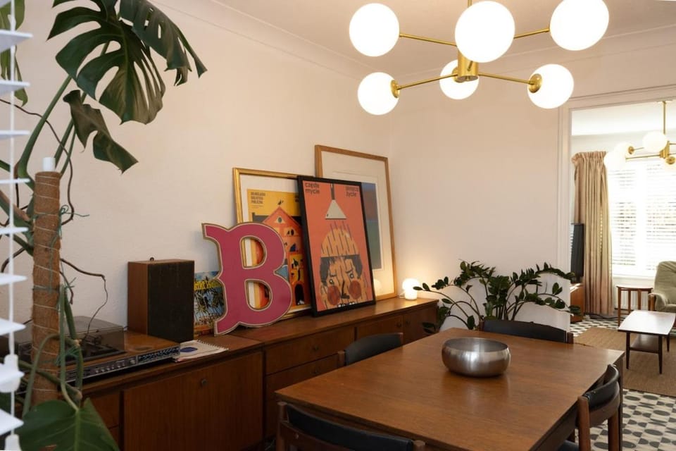 Cosy mid century Stockport with views, dog walks, woodburner House in England